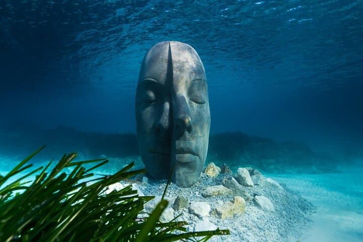 Discover the famous underwater statues of the Lerins Islands