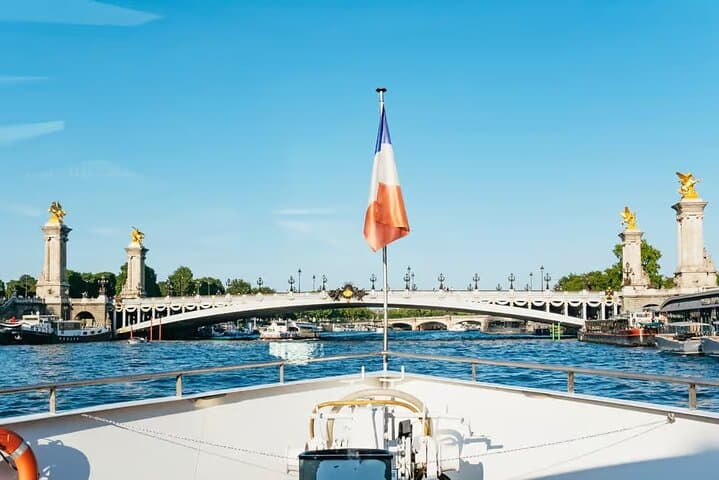 Paris Seine River Dinner Cruise with Scenic Night Views