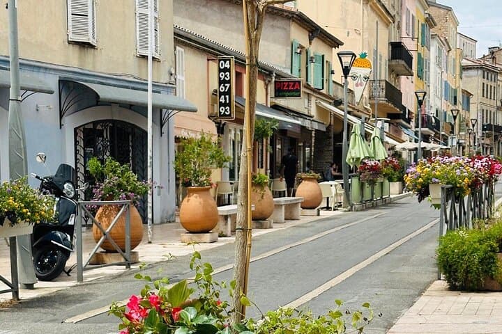 Charming Old Town location - steps from Picasso's Atelier