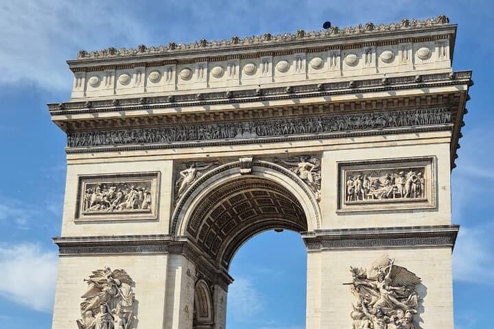 Transfers between Paris and Paris Disneyland Versaille Airports