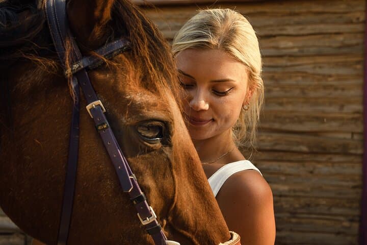 Private Horseback Riding with Wine Tasting & Picnic in Bordeaux