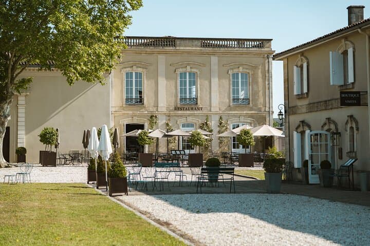 Day trip: Tour in Bordeaux and Trip to Medoc or Saint-Emilion