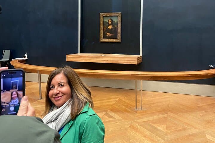 Louvre Highlights & Mona Lisa Guided Tour with Reserved Access