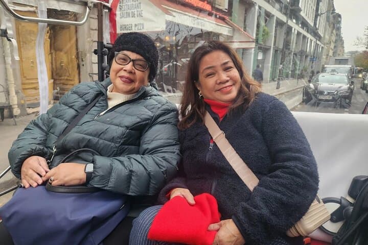 TWO HAPPY CUSTOMERS IN NOTES TUKTUK
