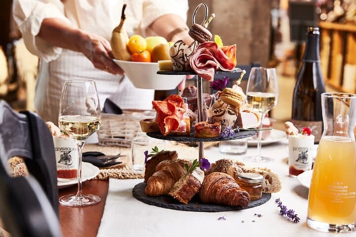 Immersive cellar tour - tasting and Alsatian brunch