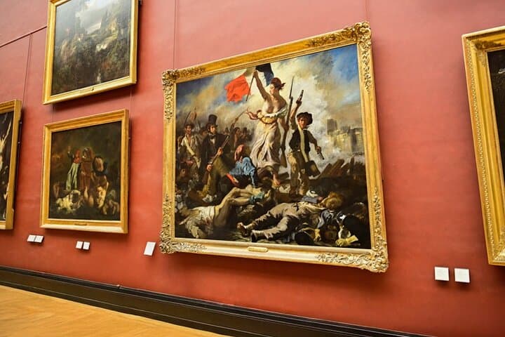 Semi-Private Paris: Louvre Tour + Guided Montmartre & City Walks