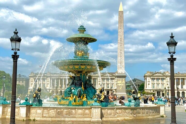 Free Perfume Museum & Opera District Tour in English