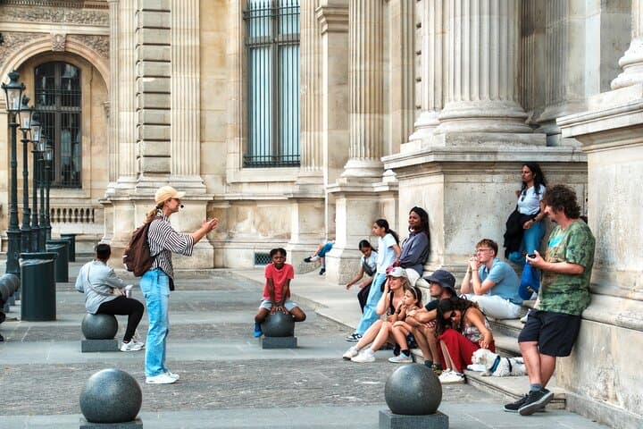 Free Perfume Museum & Opera District Tour in English