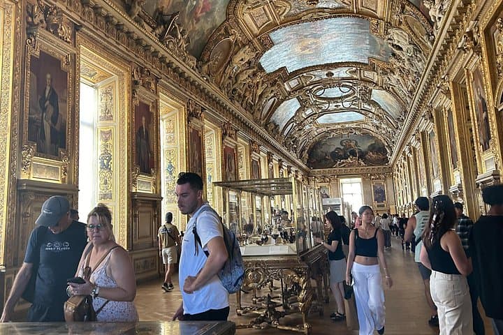 Private Louvre Museum Highlights Guided Tour with Skip-the-Line
