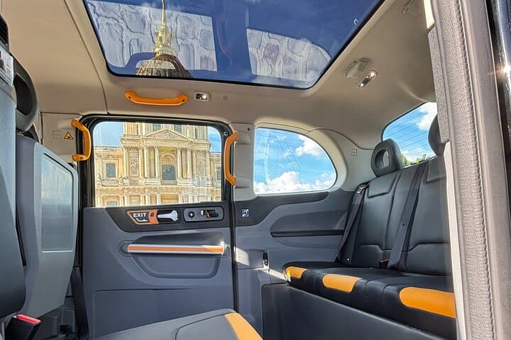 Paris Private Tour in a Classic Electric London Cab