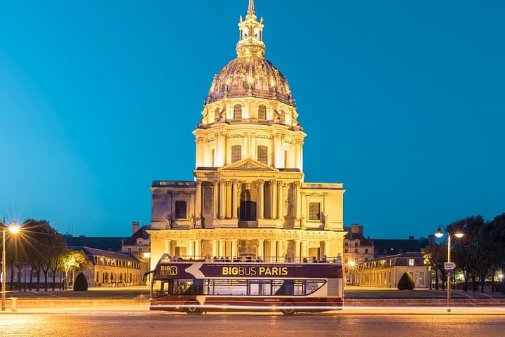 Paris Christmas Lights Bus Tour with Festive Treat & Photo Stop