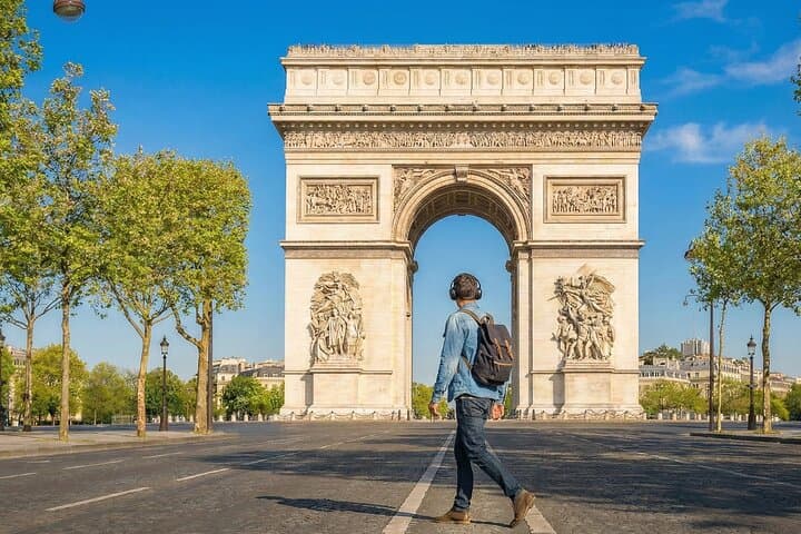 Paris self-guided walking tour with audio stories and quizzes