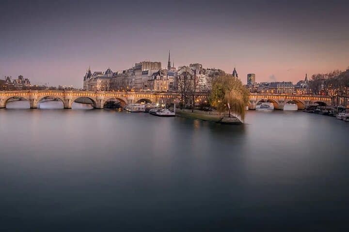 Paris self-guided walking tour with audio stories and quizzes