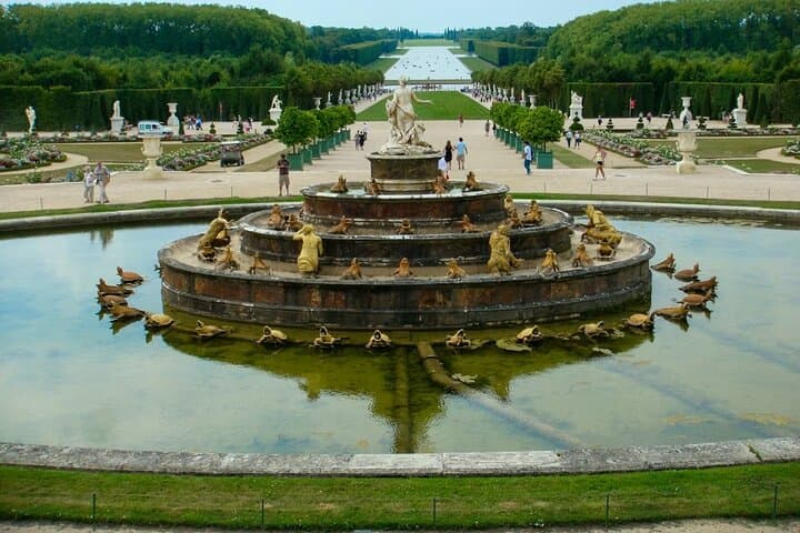 Round private transfer from Paris to Versailles