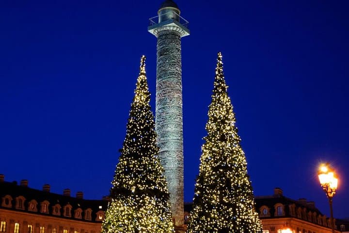 Paris Christmas Lights Bus Tour with Festive Treat & Photo Stop