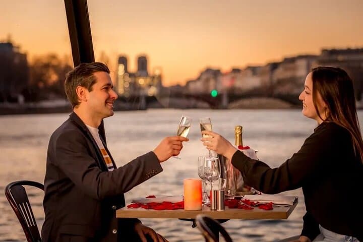 Paris Seine River Dinner Cruise with Scenic Night Views