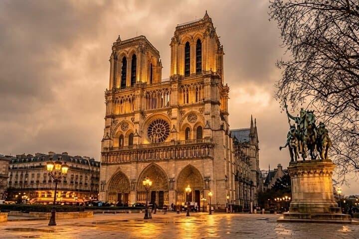 Notre-Dame Interior or Exterior Tour with Scheduled Group Access