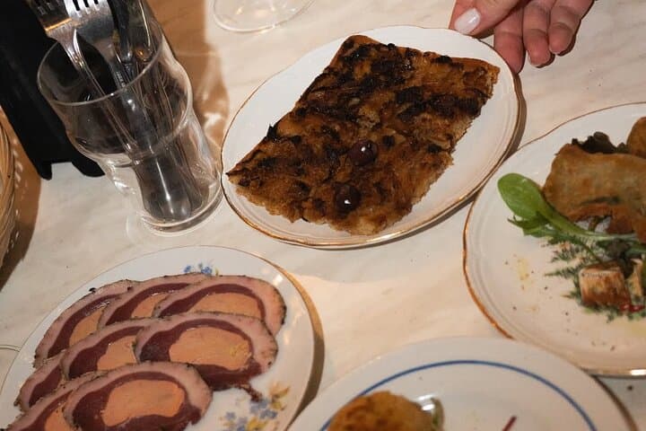 Nice Food & Storytelling Tour with "Licensed Guide" 2H30