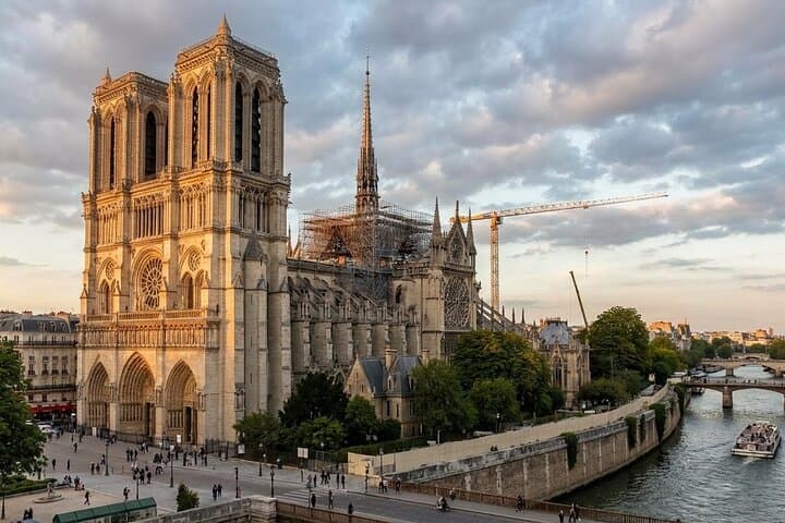 Notre-Dame Interior or Exterior Tour with Scheduled Group Access