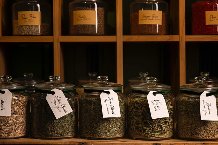Gin Distillation Workshop in Paris in French
