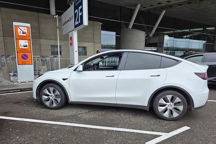 Private Airport Transfer Paris → CDG | Electric One-Way