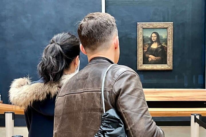 Paris & Louvre Semi Private or Private Tour with Île de la Cité