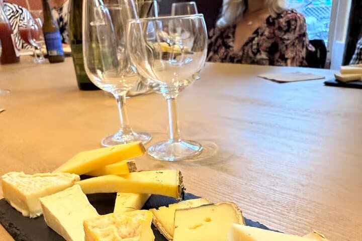 Cheese & Wine Tasting in Montmartre with a Local Cheesemonger