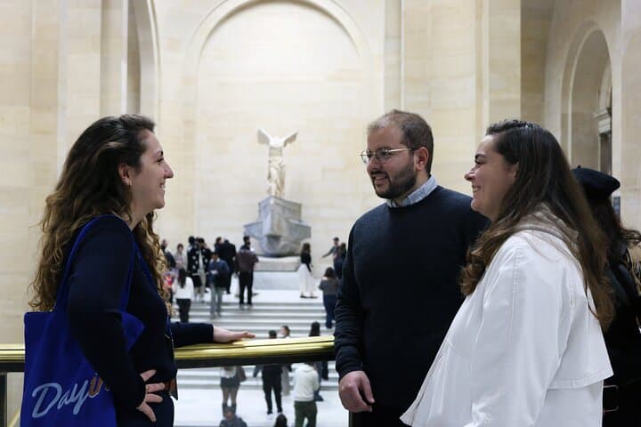 guided tour in front of the victory of Samothrace