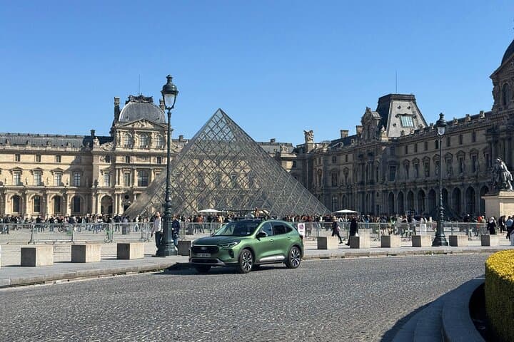 Louvre hotel pickup in taxi