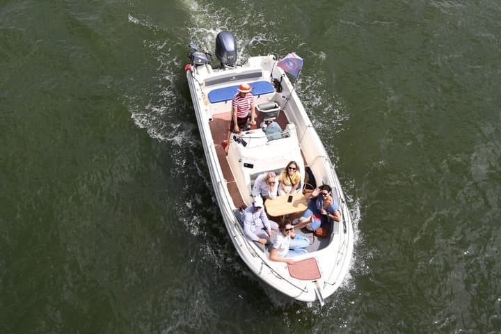 Your Private boat Captain Guide Explore Historical Paris