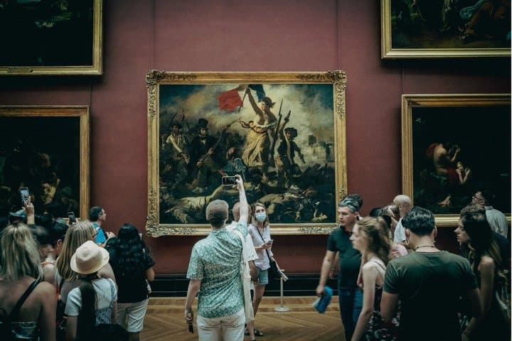 Louvre Museum Experience with Optional Macaron Tasting