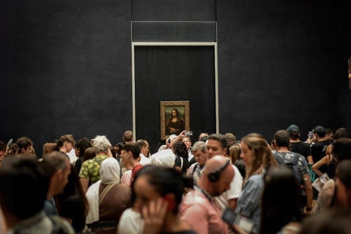 Louvre Museum Experience with Optional Macaron Tasting