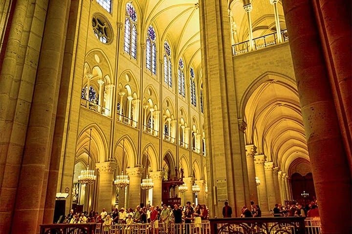 Small Group Notre Dame Cathedral Tour with Scheduled Entry