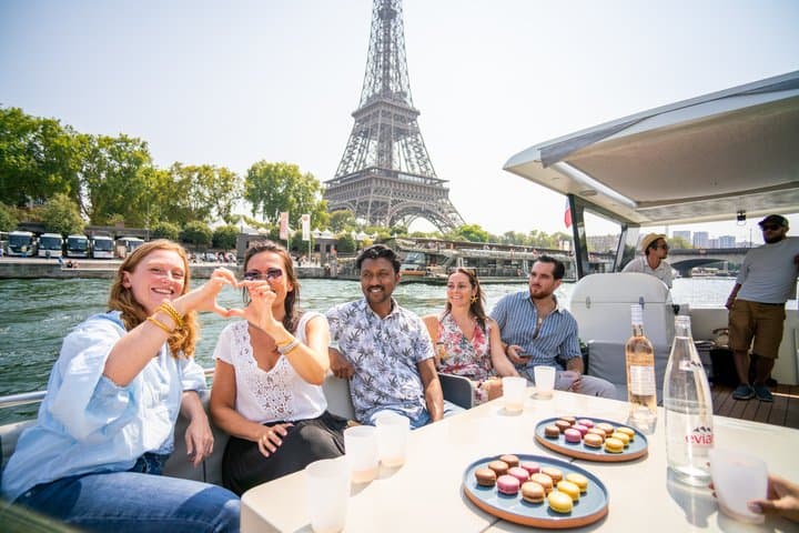 2-12 pax Private River Boat Tour in Paris with Rosé and Macarons