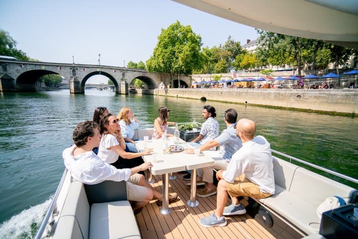2-12 pax Private River Boat Tour in Paris with Rosé and Macarons