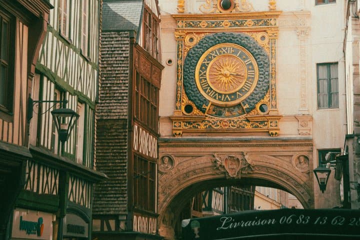 Historical tour & French dinner