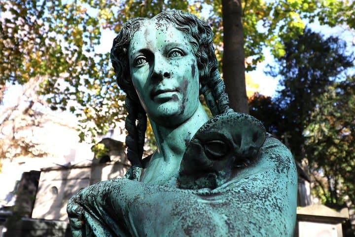 Père-Lachaise Secrets: Become a Cemetery Detective