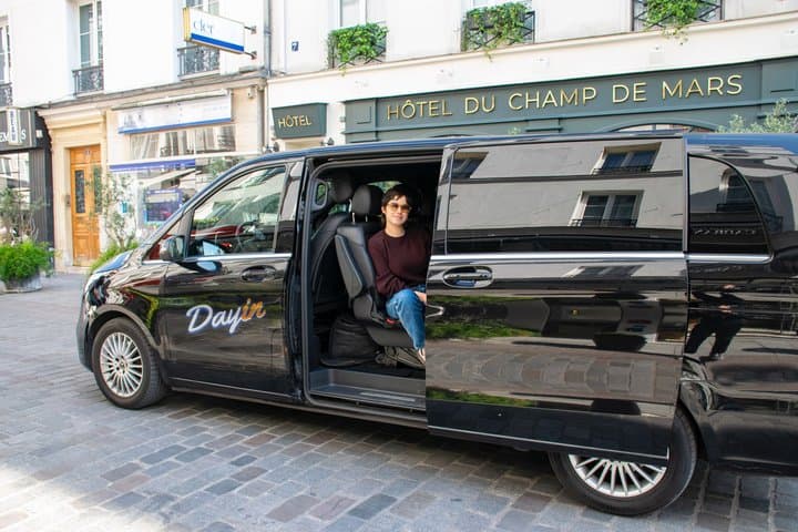 Private Wheelchair Accessible Paris Full-Day Tour with Car