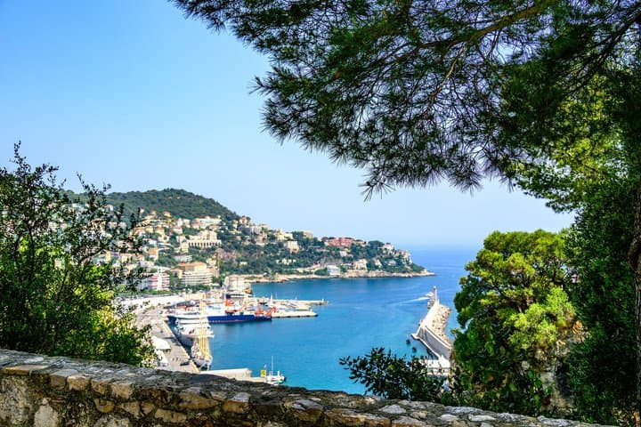 Private Nice Family Historic Walk: Markets, Squares & Castle Hill