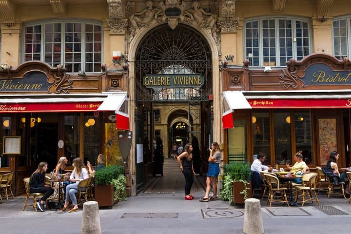 Private Parisian Christmas Cultural Walk: Notre-Dame to Vendôme