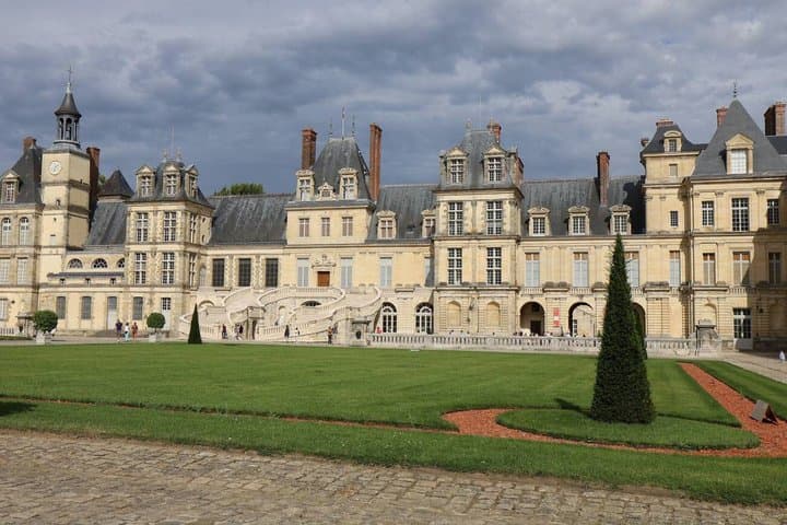 Private Day Trip to Fontainebleau and Barbizon from Paris