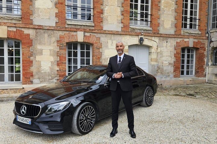 Paris Private Airport Transfer CDG or Orly with Meet and Greet