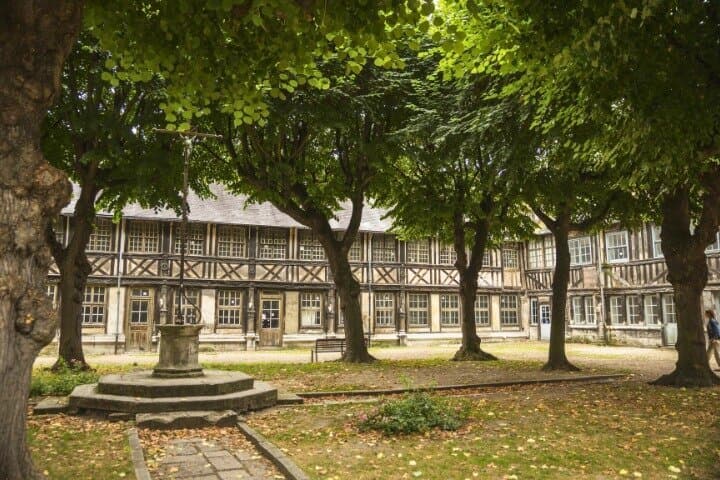 Rouen Old Town Self Guided Walking Tour with an App