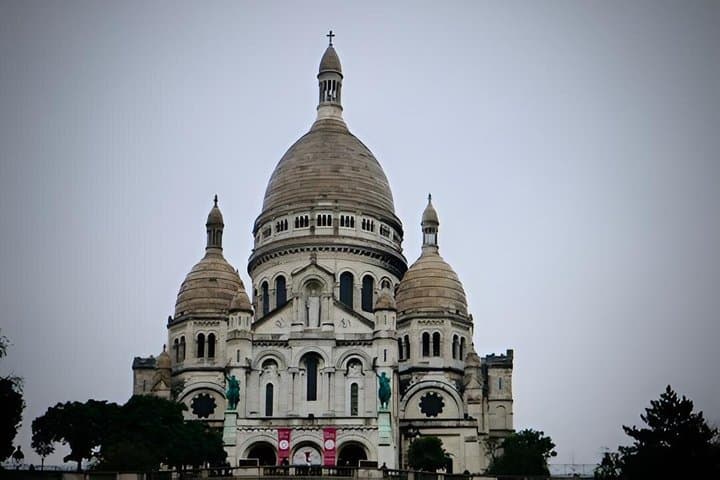 Night Crimes of Paris Tour with Wine and Cheese