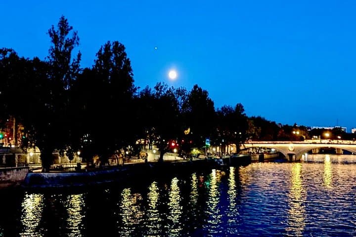 Night Crimes of Paris Tour with Wine and Cheese