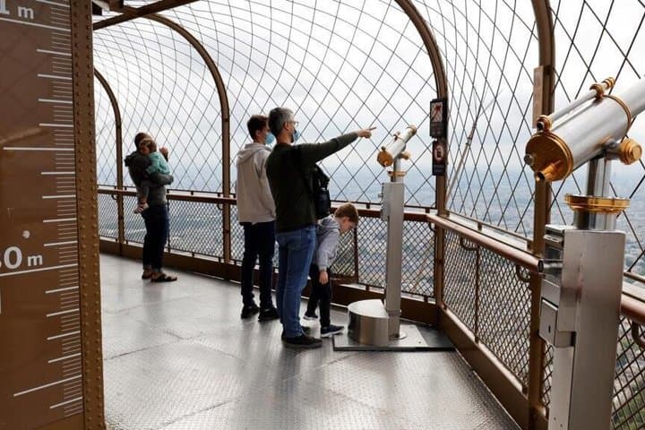 Eiffel Tower Access up to the Summit & Private Seine River Cruise