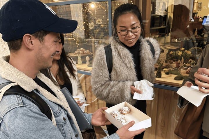 Bordeaux Walking Food Tour : History, Wine, Pastries & Aperitif