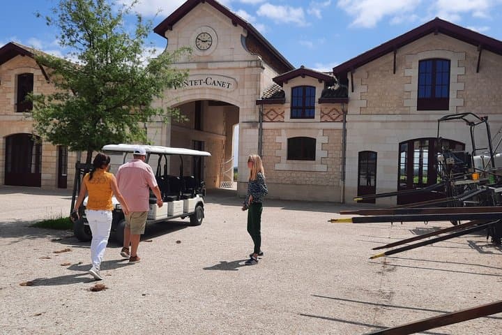 Bordeaux Médoc Region Private Wine Lovers Tour with Chateau Visits & Tastings