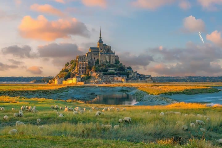 UNESCO World Heritage: Mont St Michel Guided Tour from Cherbourg