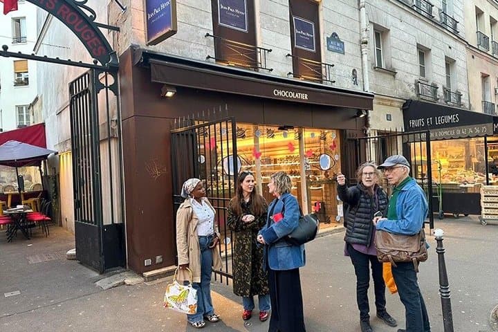 Paris Le Marais Food Tour with French Onion Soup, Cheese and Wine